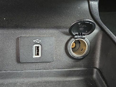 Used 2017 Ford Fusion Energi SE image 27