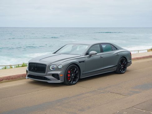 Used 2025 Bentley Flying Spur Speed image 1