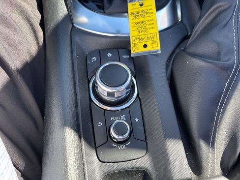 Used 2018 FIAT 124 Spider Classica w/ Technology & Siriusxm Group image 16