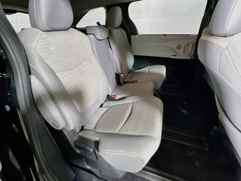 Certified 2025 Toyota Sienna LE FWD image 24