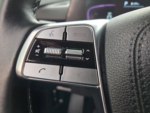 Used 2024 Kia Telluride EX w/ EX Captain's Chair Package image 16