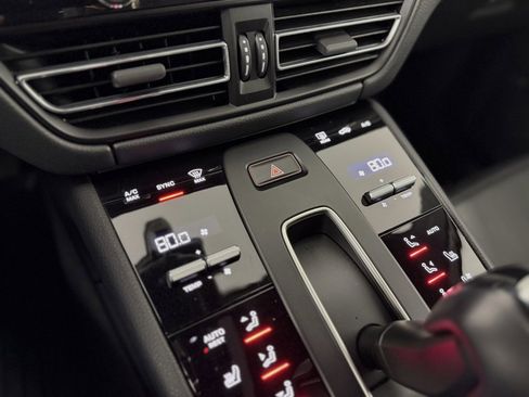 Certified 2025 Porsche Macan image 25