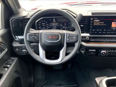 Certified 2025 GMC Sierra 1500 Elevation image 10