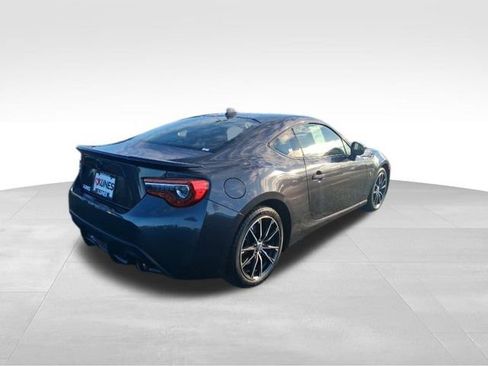 Used 2017 Toyota 86 image 4