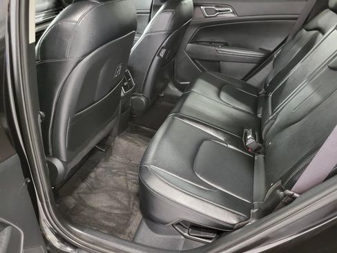 Used 2025 Kia Sportage EX image 21