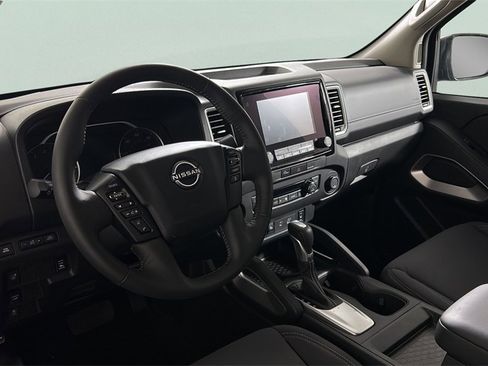 Used 2024 Nissan Frontier SV w/ SV Convenience Package image 21