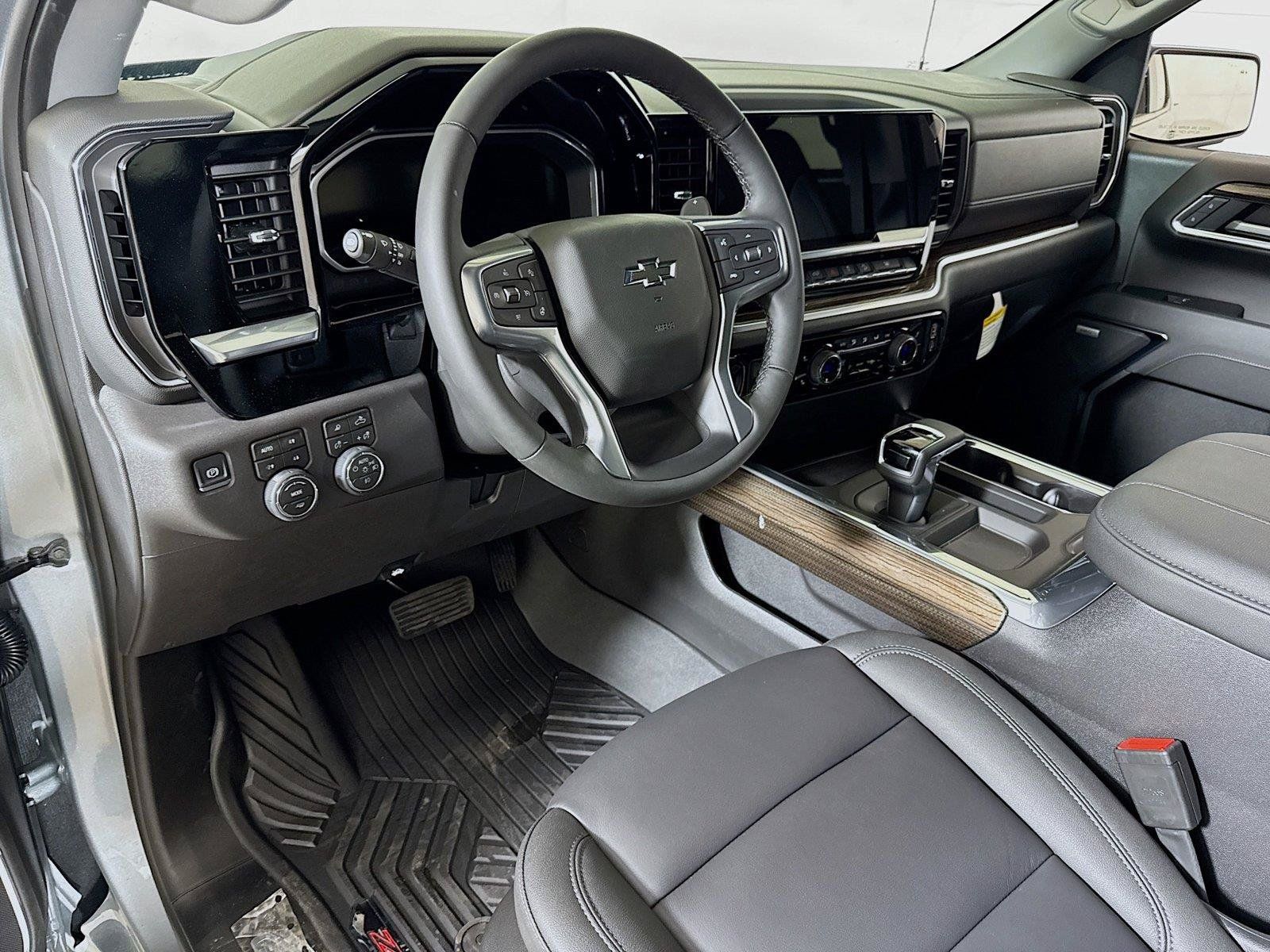New 2026 Chevrolet Silverado 1500 RST w/ Dark Appearance Package AWD/4WD image 5