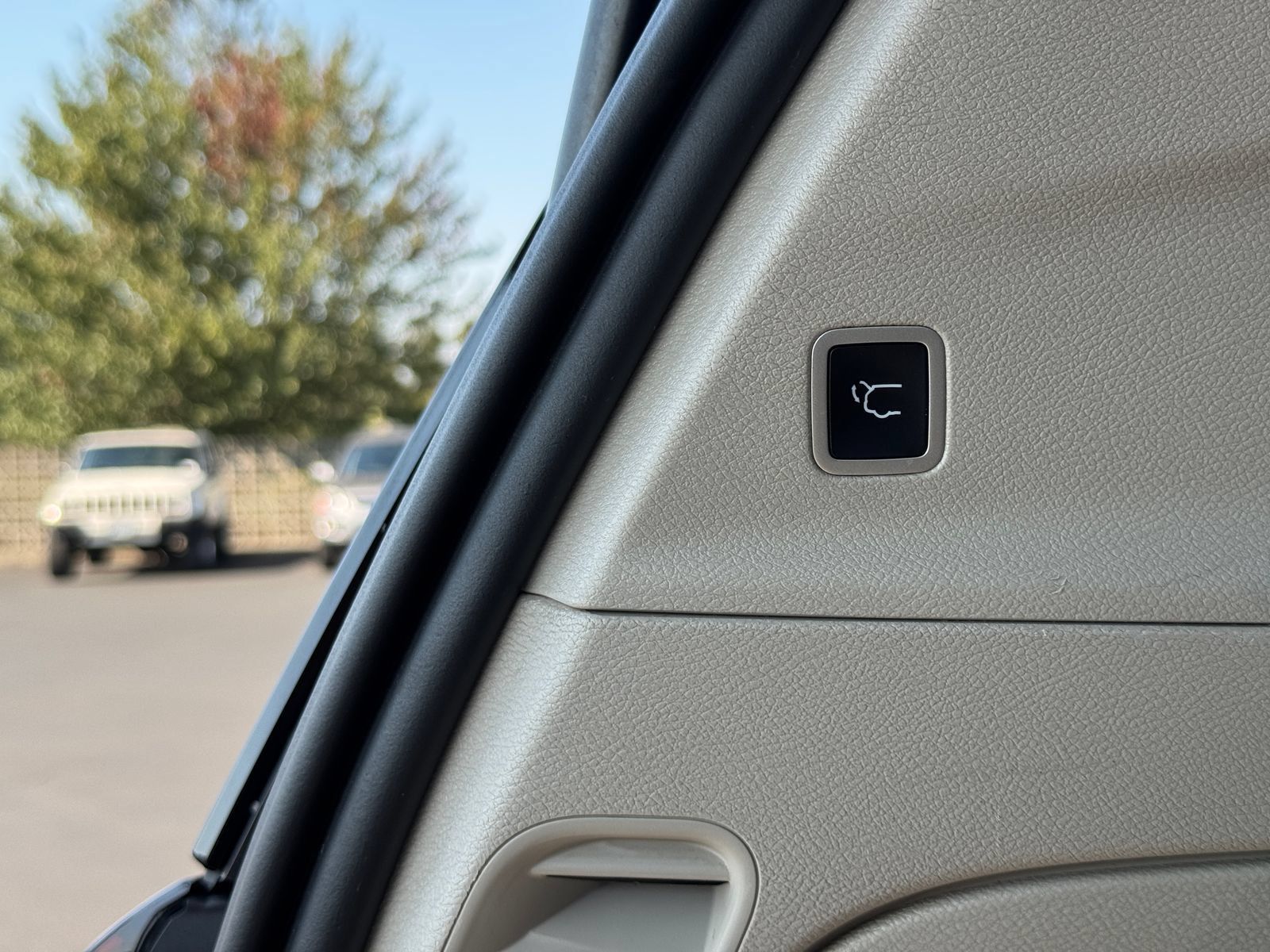 Used 2022 Chrysler Pacifica Touring-L FWD image 28