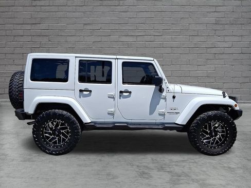 Used 2018 Jeep Wrangler Unlimited Sahara w/ Connectivity Group AWD/4WD image 13