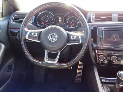 Used 2017 Volkswagen Jetta GLI FWD image 10