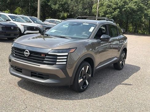 New 2026 Nissan Kicks SR FWD image 7