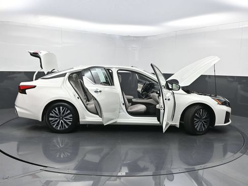 Used 2023 Nissan Altima 2.5 SV w/ SV Premium Package FWD image 37