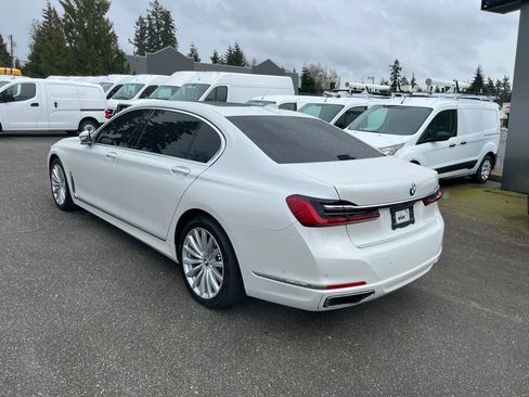 Used 2022 BMW 740i image 5