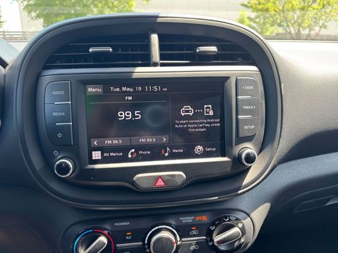 Used 2025 Kia Soul LX w/ LX Technology Package FWD image 20
