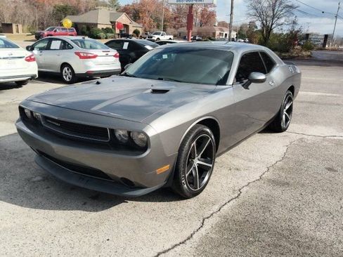 Used 2011 Dodge Challenger SE image 1
