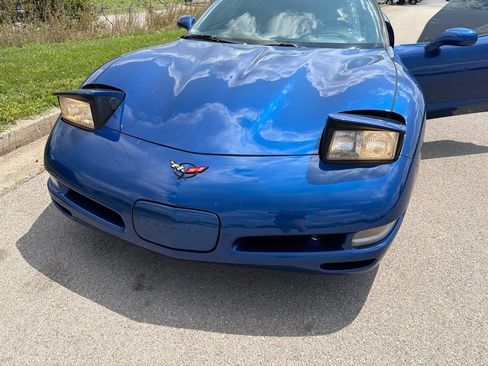 Used 2002 Chevrolet Corvette Coupe w/ Preferred Equipment Group2 RWD image 10