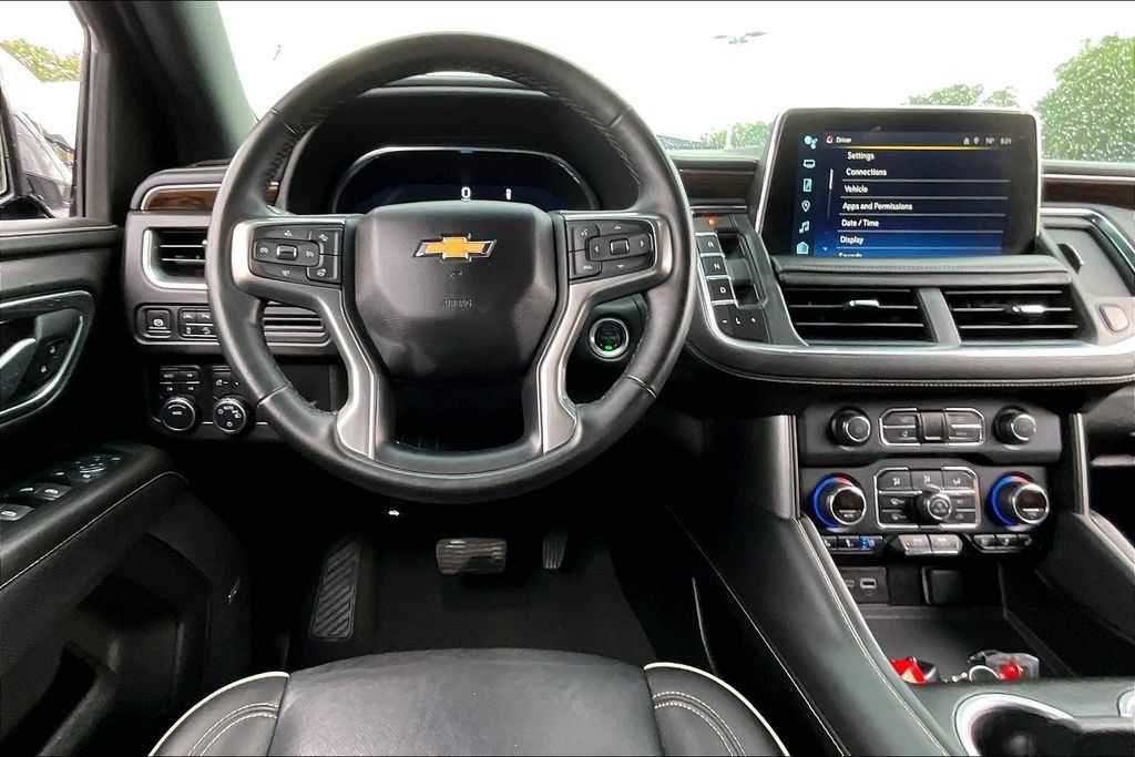 Used 2024 Chevrolet Suburban Premier AWD/4WD image 8