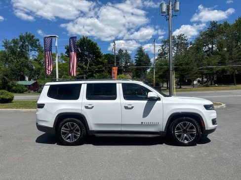 Used 2022 Jeep Wagoneer Series III AWD/4WD image 5