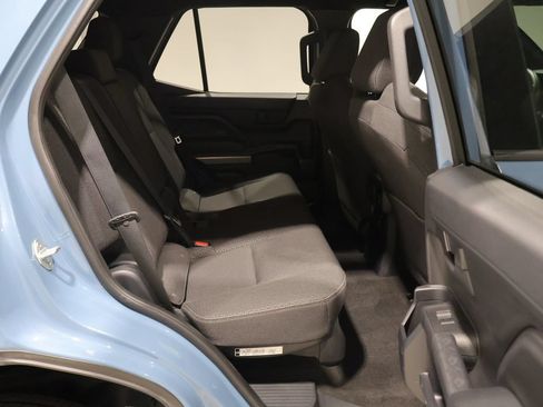Used 2025 Toyota 4Runner SR5 AWD/4WD image 12