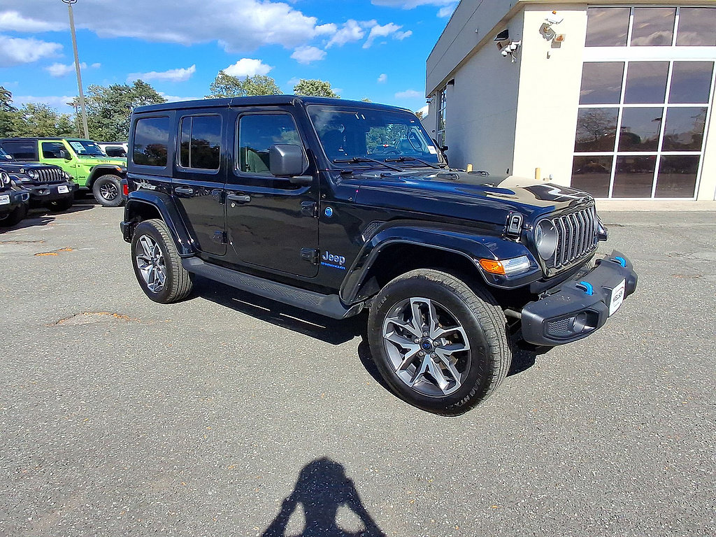 Used 2024 Jeep Wrangler Unlimited w/ Convenience Group AWD/4WD image 2