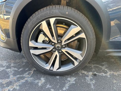 New 2026 Volvo V60 B5 Cross Country Plus w/ Protection Package Premier image 33