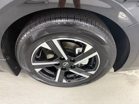 New 2025 Nissan Sentra SV w/ Trunk Package image 4