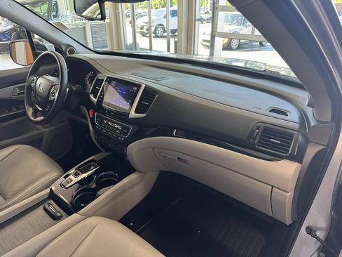 Used 2017 Honda Pilot Touring image 17