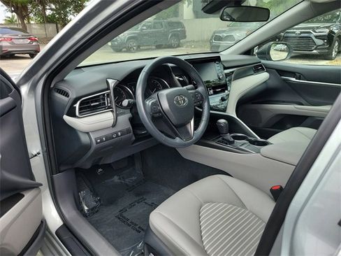 Used 2024 Toyota Camry SE image 10