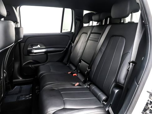 Used 2024 Mercedes-Benz GLB 250 image 8