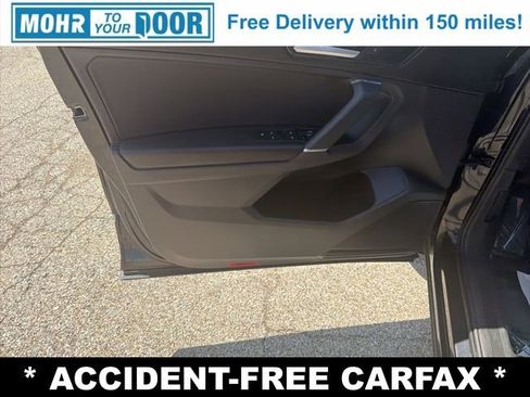 Used 2018 Volkswagen Tiguan SE AWD/4WD image 10