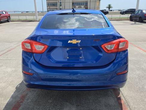 Used 2017 Chevrolet Cruze LT w/ Convenience Package FWD image 5