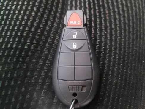 Used 2020 Dodge Grand Caravan SE w/ UConnect Hands-Free Group image 32