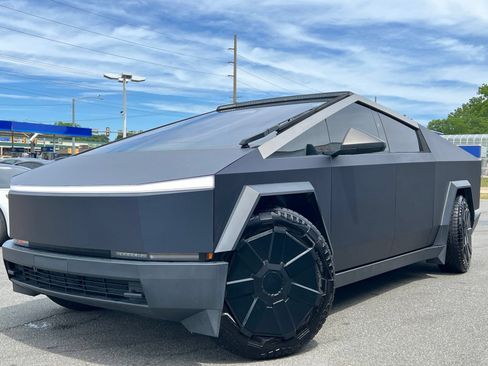 Used 2024 Tesla Cybertruck Cyberbeast AWD/4WD image 11