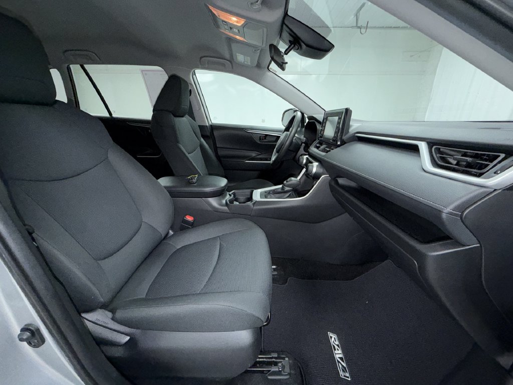 Certified 2021 Toyota RAV4 LE w/ Carpet Mat Package (TMS) AWD/4WD image 19