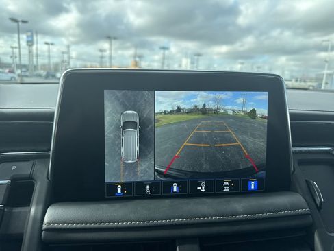 Used 2023 GMC Yukon SLT w/ SLT Luxury Package image 30