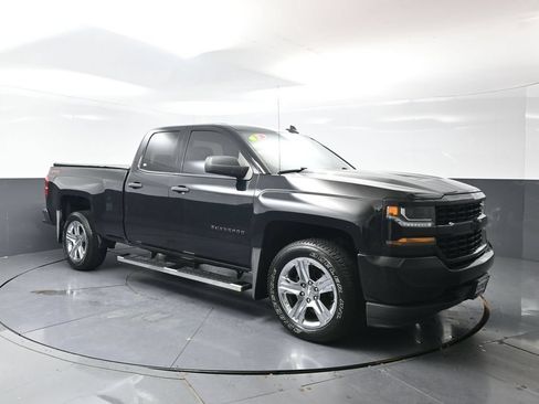 Used 2018 Chevrolet Silverado 1500 Custom w/ Custom Value Package AWD/4WD image 4