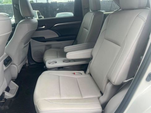 Used 2019 Toyota Highlander Limited AWD/4WD image 14