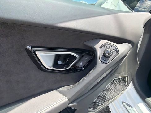 Used 2020 Lamborghini Huracan EVO RWD image 18