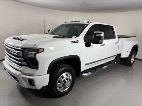 Used 2024 Chevrolet Silverado 3500 High Country w/ High Country Premium Package AWD/4WD image 5