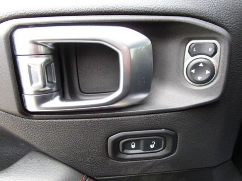Used 2021 Jeep Wrangler Rubicon AWD/4WD image 12