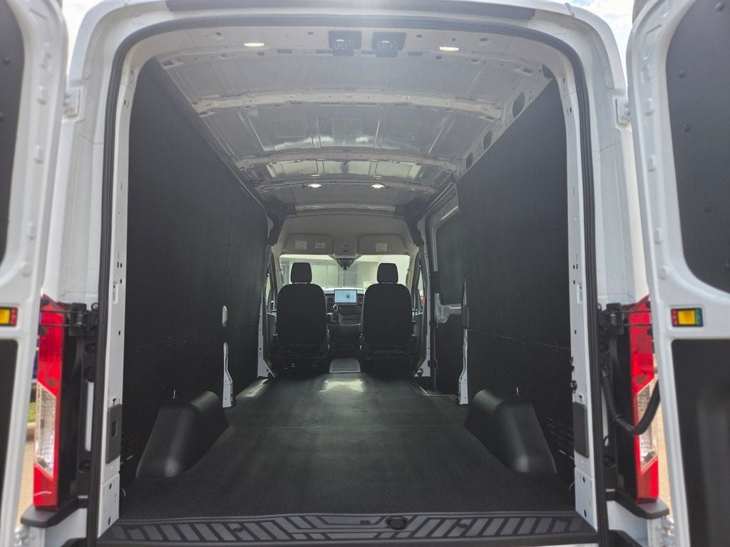 New 2026 Ford Transit 250 148 Medium Roof w/ Load Area Protection Package RWD image 14