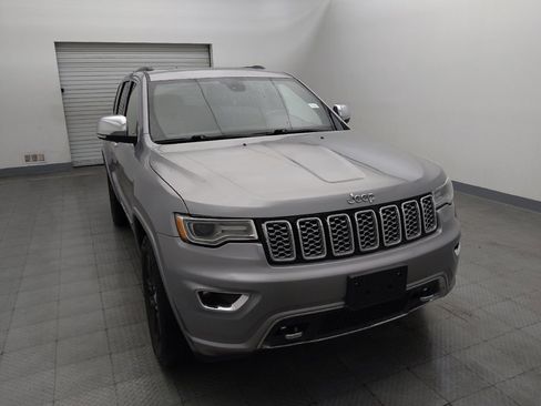 Used 2018 Jeep Grand Cherokee Overland AWD/4WD image 14