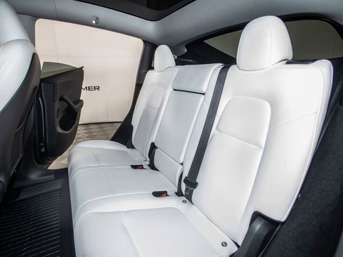 Used 2024 Tesla Model Y image 42