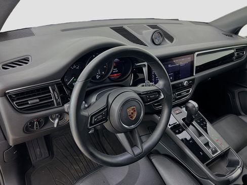 Used 2024 Porsche Macan image 9