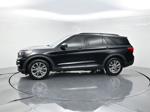 Used 2022 Ford Explorer XLT w/ Equipment Group 202A RWD image 3