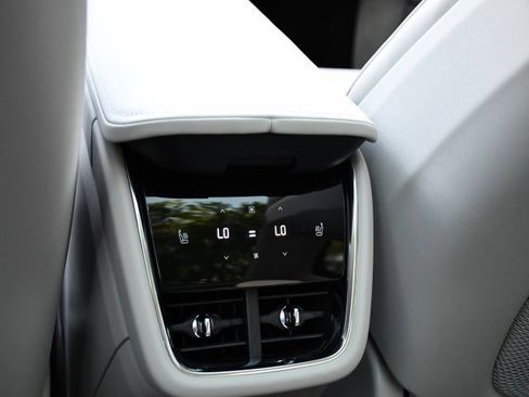 New 2025 Volvo EX90 Ultra w/ Protection Package Premier image 18