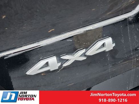 Used 2025 Jeep Grand Cherokee Limited w/ Luxury Tech Group II image 13