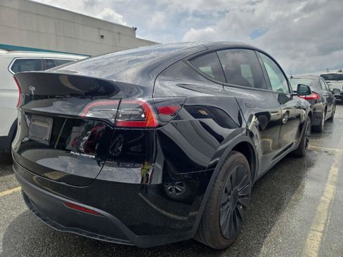 Used 2022 Tesla Model Y Long Range AWD/4WD image 3