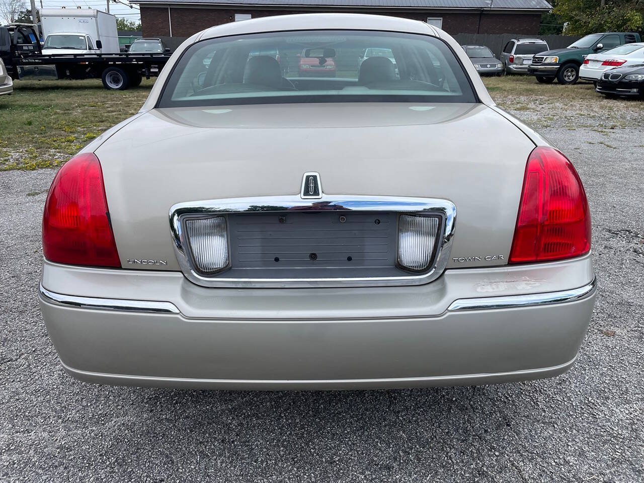 Used 2007 Lincoln Town Car Signature RWD image 5