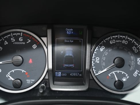 Used 2022 Toyota Tacoma TRD Sport w/ Technology Package image 13